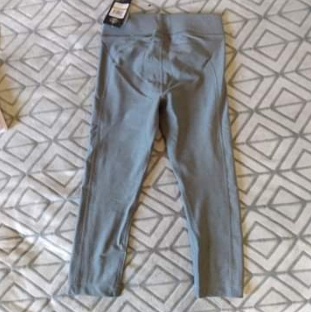 Woman's xs Under Armor leggings.